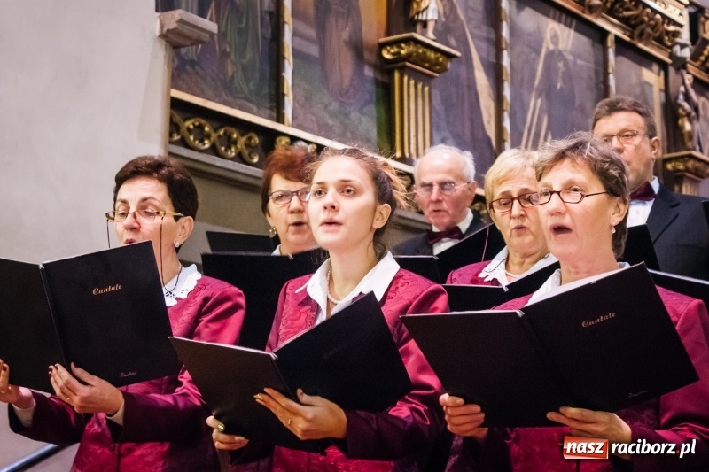 Zdjęcie w galerii na portalu naszraciborz.pl: W kościele farnym wybrzmiały kolędy i pastorałki wiadomości z regionu
