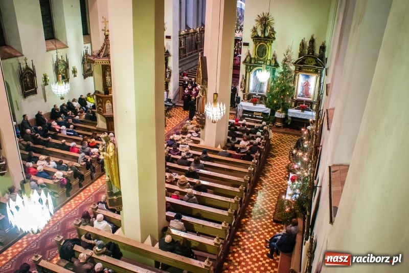 Zdjęcie w galerii na portalu naszraciborz.pl: W kościele farnym wybrzmiały kolędy i pastorałki wiadomości z regionu