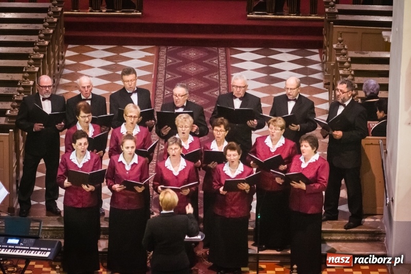 Zdjęcie w galerii na portalu naszraciborz.pl: W kościele farnym wybrzmiały kolędy i pastorałki wiadomości z regionu
