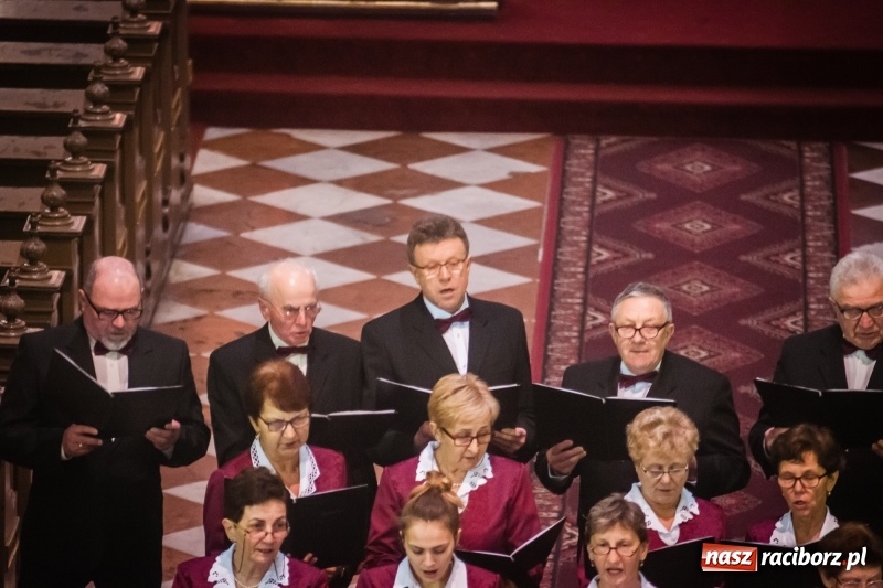 Zdjęcie w galerii na portalu naszraciborz.pl: W kościele farnym wybrzmiały kolędy i pastorałki wiadomości z regionu