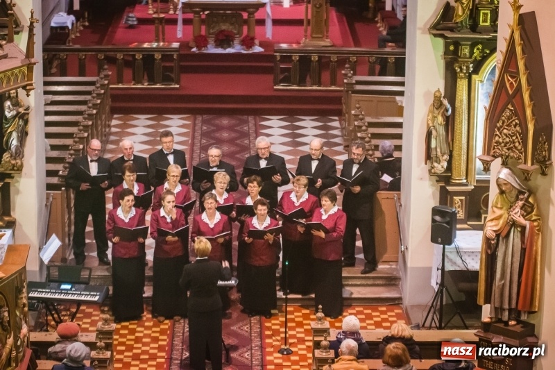 Zdjęcie w galerii na portalu naszraciborz.pl: W kościele farnym wybrzmiały kolędy i pastorałki wiadomości z regionu