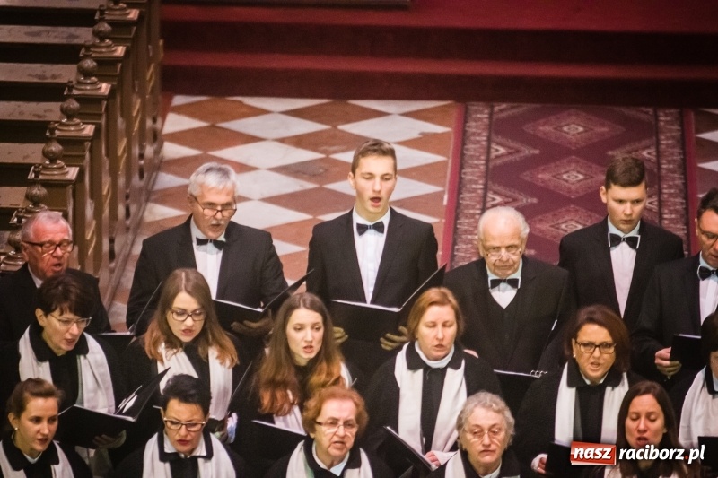 Zdjęcie w galerii na portalu naszraciborz.pl: W kościele farnym wybrzmiały kolędy i pastorałki wiadomości z regionu
