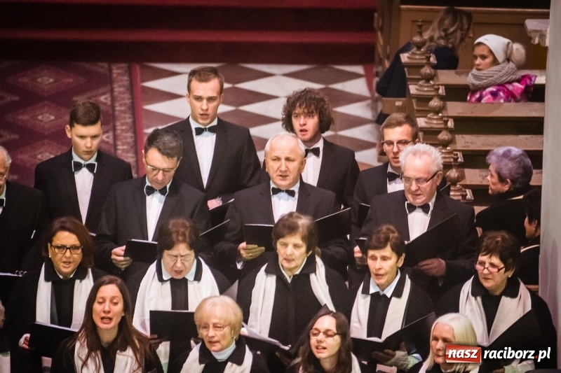 Zdjęcie w galerii na portalu naszraciborz.pl: W kościele farnym wybrzmiały kolędy i pastorałki wiadomości z regionu