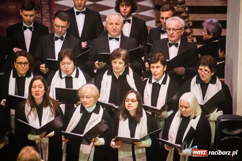 Zdjęcie w galerii na portalu naszraciborz.pl: W kościele farnym wybrzmiały kolędy i pastorałki wiadomości z regionu