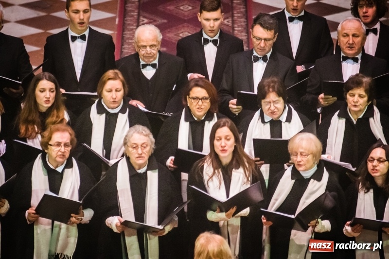 Zdjęcie w galerii na portalu naszraciborz.pl: W kościele farnym wybrzmiały kolędy i pastorałki wiadomości z regionu