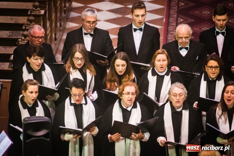 Zdjęcie w galerii na portalu naszraciborz.pl: W kościele farnym wybrzmiały kolędy i pastorałki wiadomości z regionu