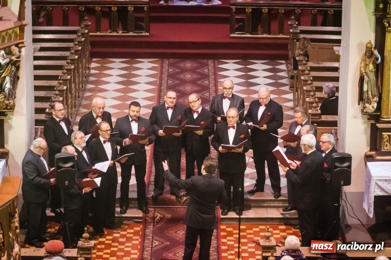 Zdjęcie w galerii na portalu naszraciborz.pl: W kościele farnym wybrzmiały kolędy i pastorałki wiadomości z regionu