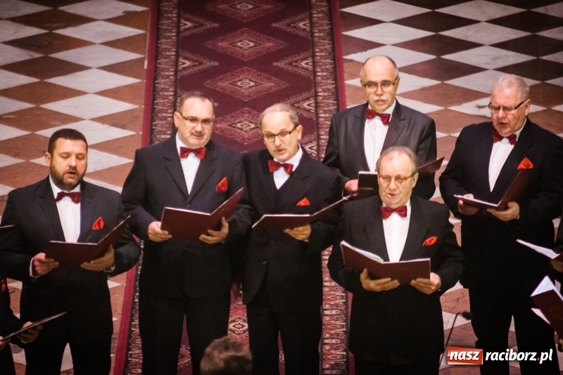 Zdjęcie w galerii na portalu naszraciborz.pl: W kościele farnym wybrzmiały kolędy i pastorałki wiadomości z regionu