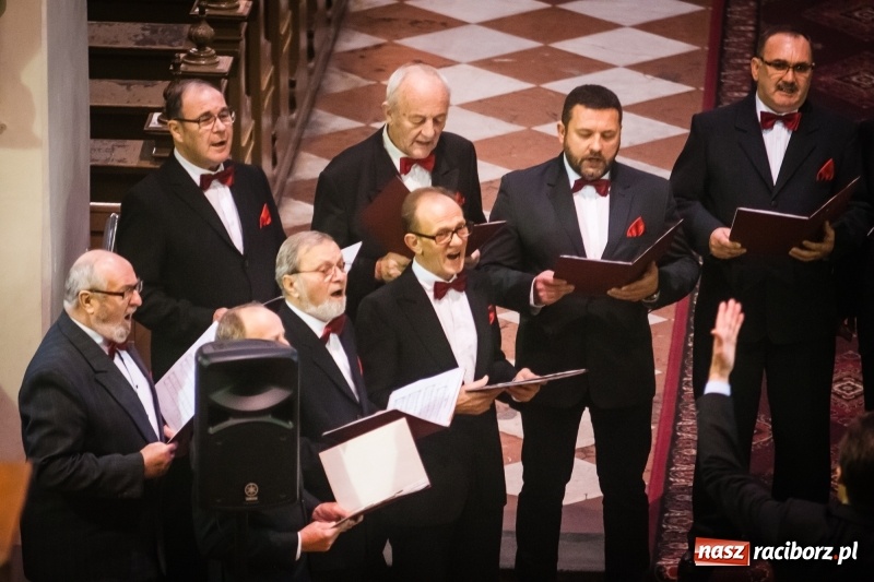 Zdjęcie w galerii na portalu naszraciborz.pl: W kościele farnym wybrzmiały kolędy i pastorałki wiadomości z regionu