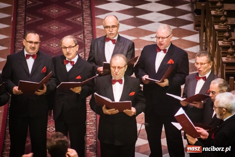 Zdjęcie w galerii na portalu naszraciborz.pl: W kościele farnym wybrzmiały kolędy i pastorałki wiadomości z regionu
