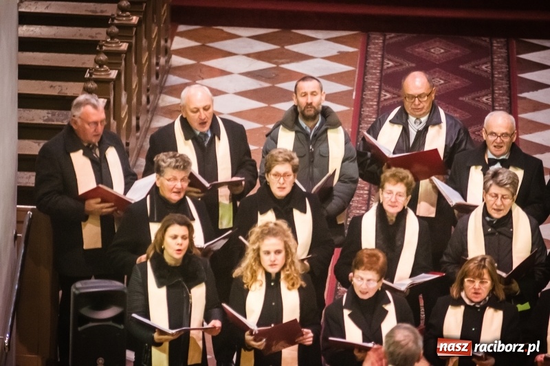 Zdjęcie w galerii na portalu naszraciborz.pl: W kościele farnym wybrzmiały kolędy i pastorałki wiadomości z regionu