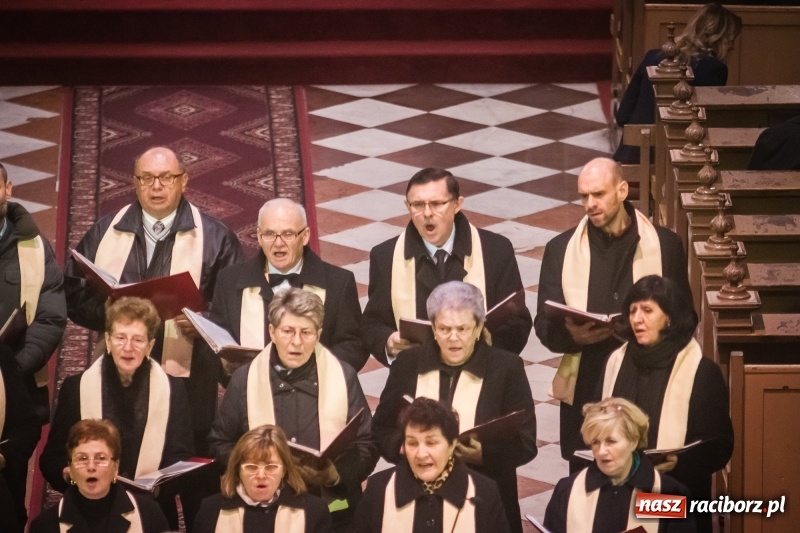 Zdjęcie w galerii na portalu naszraciborz.pl: W kościele farnym wybrzmiały kolędy i pastorałki wiadomości z regionu
