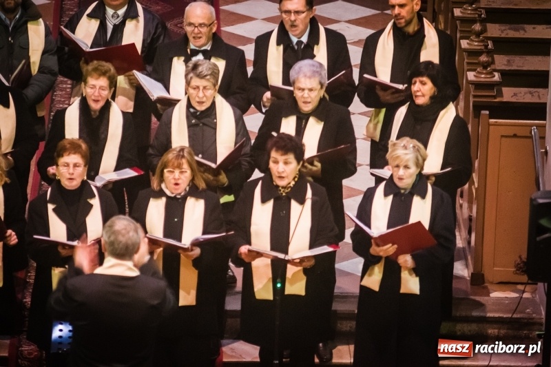 Zdjęcie w galerii na portalu naszraciborz.pl: W kościele farnym wybrzmiały kolędy i pastorałki wiadomości z regionu