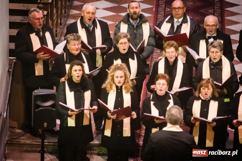 Zdjęcie w galerii na portalu naszraciborz.pl: W kościele farnym wybrzmiały kolędy i pastorałki wiadomości z regionu
