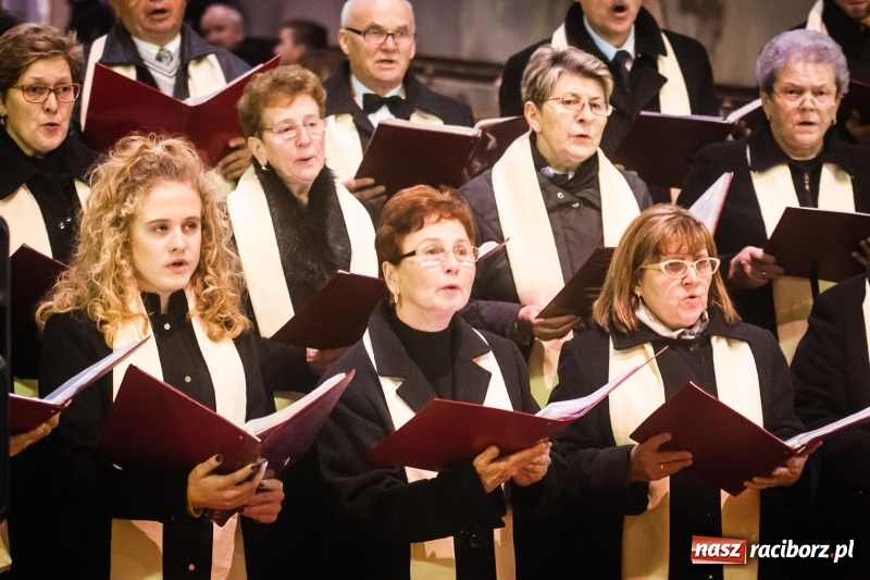 Zdjęcie w galerii na portalu naszraciborz.pl: W kościele farnym wybrzmiały kolędy i pastorałki wiadomości z regionu