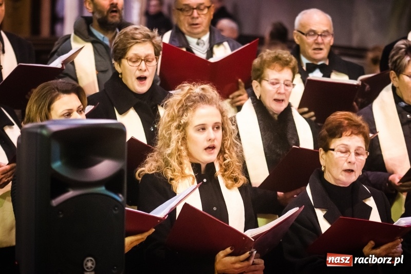 Zdjęcie w galerii na portalu naszraciborz.pl: W kościele farnym wybrzmiały kolędy i pastorałki wiadomości z regionu
