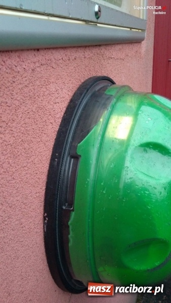 Zdjęcie w galerii na portalu naszraciborz.pl: Sprawca uszkodzenia defibrylatora w Kuźni Raciborskiej w rękach policji wiadomości z regionu