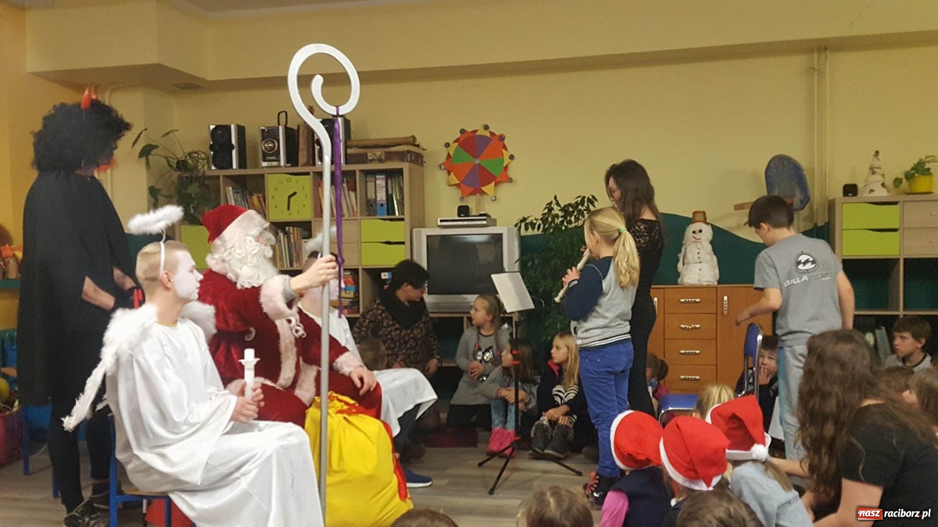 Zdjęcie w galerii na portalu naszraciborz.pl: Drużyna Mikołaja z raciborskiego poprawczaka zakończyła kolejną edycje My Pomagamy – Pomagajcie i Wy  wiadomości z regionu