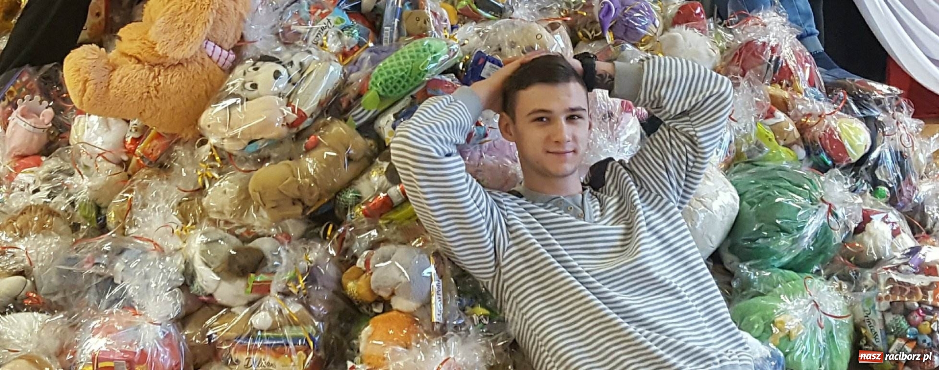 Zdjęcie w galerii na portalu naszraciborz.pl: Drużyna Mikołaja z raciborskiego poprawczaka zakończyła kolejną edycje My Pomagamy – Pomagajcie i Wy  wiadomości z regionu