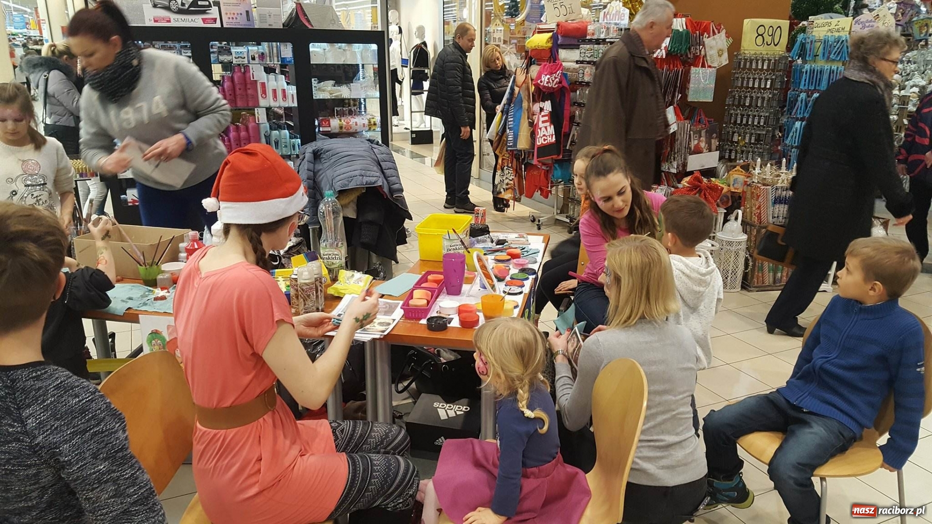 Zdjęcie w galerii na portalu naszraciborz.pl: Drużyna Mikołaja z raciborskiego poprawczaka zakończyła kolejną edycje My Pomagamy – Pomagajcie i Wy  wiadomości z regionu