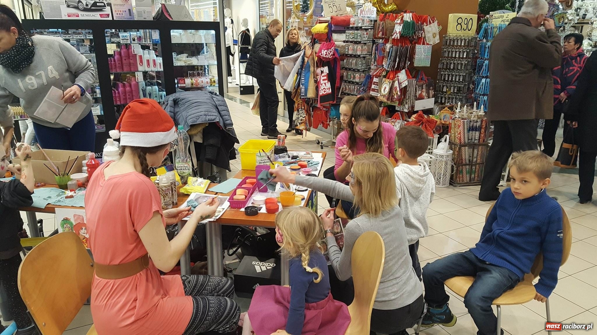 Zdjęcie w galerii na portalu naszraciborz.pl: Drużyna Mikołaja z raciborskiego poprawczaka zakończyła kolejną edycje My Pomagamy – Pomagajcie i Wy  wiadomości z regionu