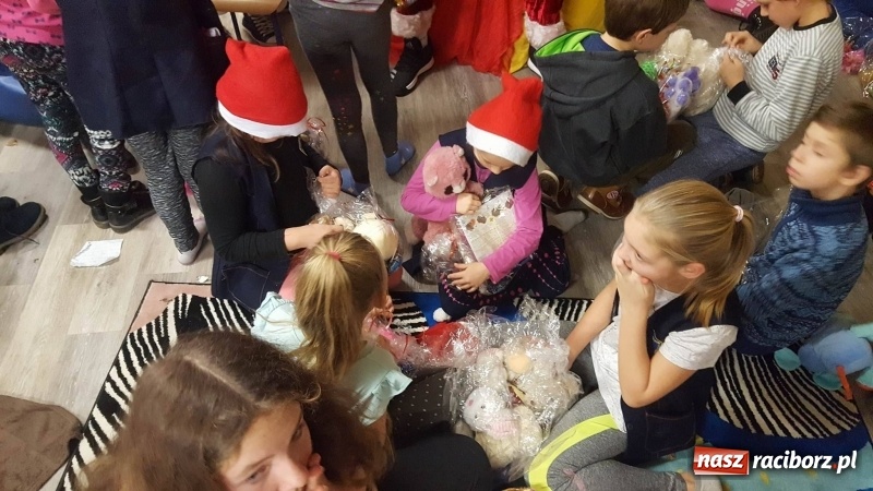 Zdjęcie w galerii na portalu naszraciborz.pl: Drużyna Mikołaja z raciborskiego poprawczaka zakończyła kolejną edycje My Pomagamy – Pomagajcie i Wy  wiadomości z regionu