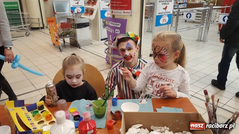 Zdjęcie w galerii na portalu naszraciborz.pl: Drużyna Mikołaja z raciborskiego poprawczaka zakończyła kolejną edycje My Pomagamy – Pomagajcie i Wy  wiadomości z regionu