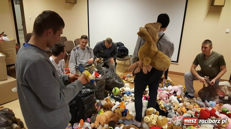 Zdjęcie w galerii na portalu naszraciborz.pl: Drużyna Mikołaja z raciborskiego poprawczaka zakończyła kolejną edycje My Pomagamy – Pomagajcie i Wy  wiadomości z regionu