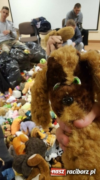 Zdjęcie w galerii na portalu naszraciborz.pl: Drużyna Mikołaja z raciborskiego poprawczaka zakończyła kolejną edycje My Pomagamy – Pomagajcie i Wy  wiadomości z regionu