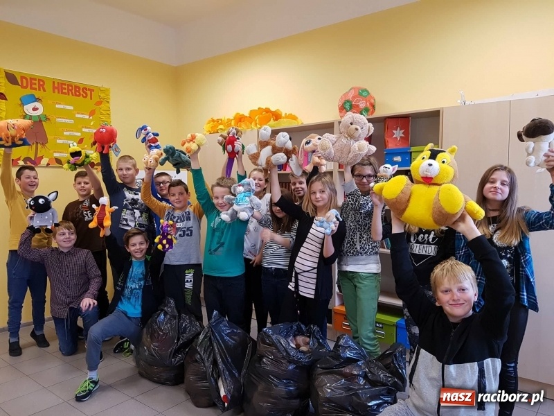 Zdjęcie w galerii na portalu naszraciborz.pl: Drużyna Mikołaja z raciborskiego poprawczaka zakończyła kolejną edycje My Pomagamy – Pomagajcie i Wy  wiadomości z regionu