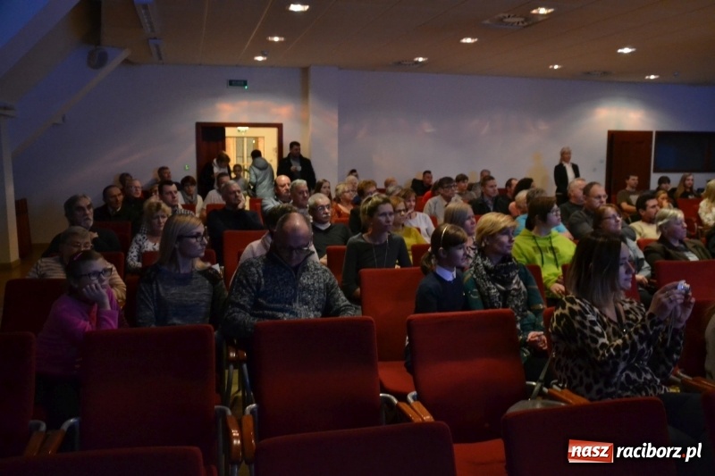 Zdjęcie w galerii na portalu naszraciborz.pl: Kolędowanie z chórem Bel Canto na Zamku Piastowskim wiadomości z regionu