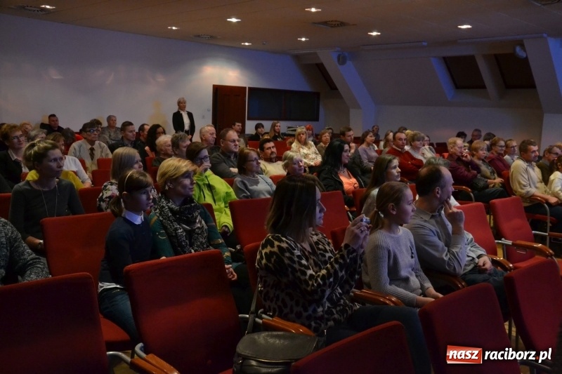 Zdjęcie w galerii na portalu naszraciborz.pl: Kolędowanie z chórem Bel Canto na Zamku Piastowskim wiadomości z regionu