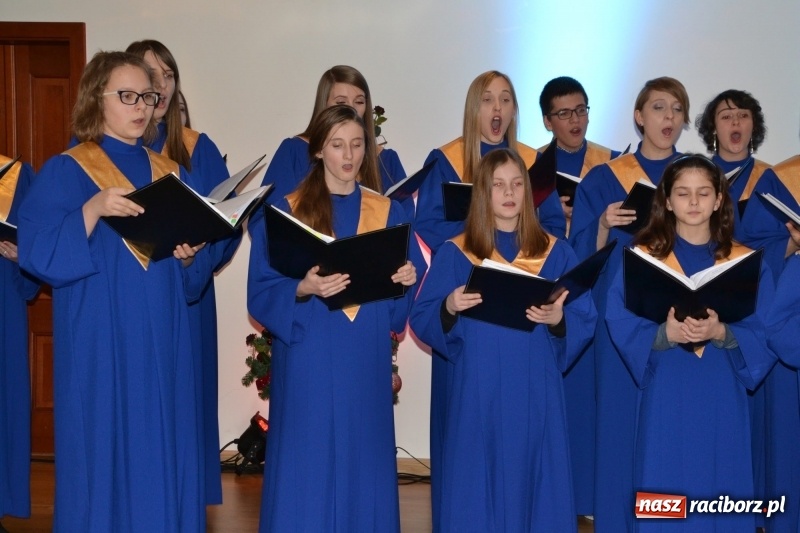 Zdjęcie w galerii na portalu naszraciborz.pl: Kolędowanie z chórem Bel Canto na Zamku Piastowskim wiadomości z regionu