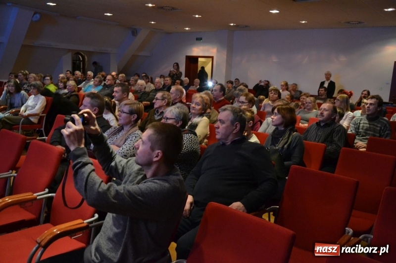 Zdjęcie w galerii na portalu naszraciborz.pl: Kolędowanie z chórem Bel Canto na Zamku Piastowskim wiadomości z regionu