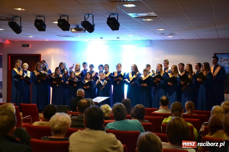 Zdjęcie w galerii na portalu naszraciborz.pl: Kolędowanie z chórem Bel Canto na Zamku Piastowskim wiadomości z regionu