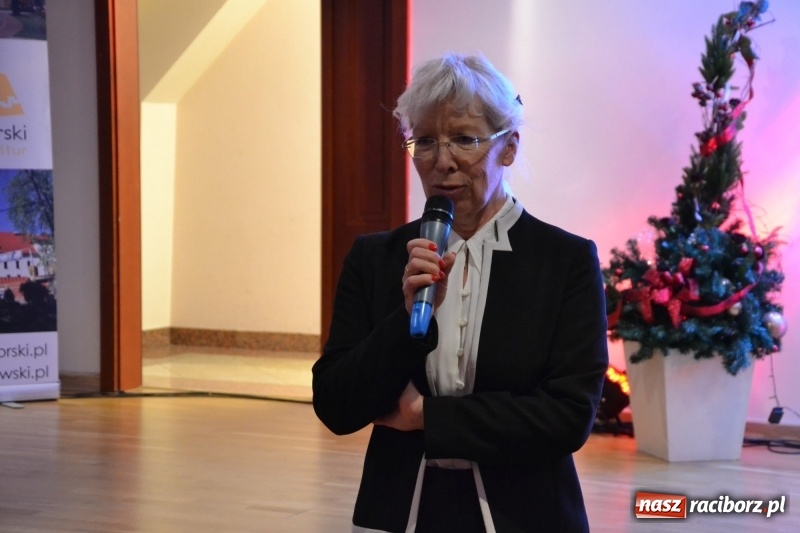 Zdjęcie w galerii na portalu naszraciborz.pl: Kolędowanie z chórem Bel Canto na Zamku Piastowskim wiadomości z regionu