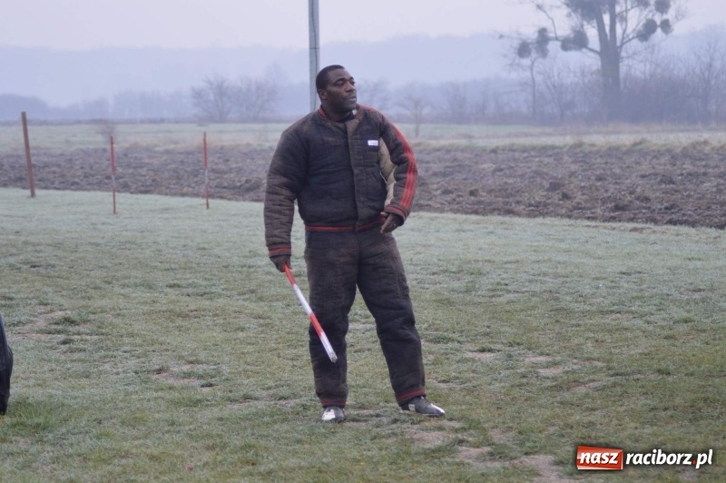 Zdjęcie w galerii na portalu naszraciborz.pl: Hervé Mavuanga - zaklinacz psich umysłów. Jeden z najlepszych trenerów na świecie szkolił w powiecie raciborskim wiadomości z regionu