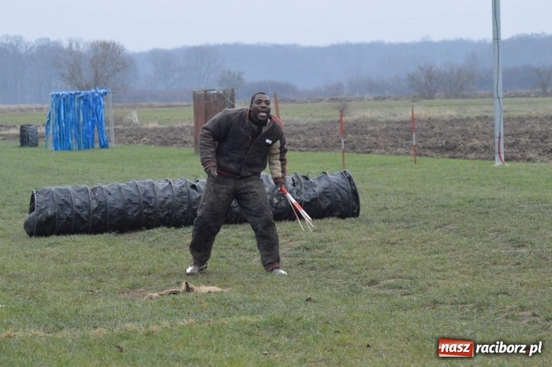 Zdjęcie w galerii na portalu naszraciborz.pl: Hervé Mavuanga - zaklinacz psich umysłów. Jeden z najlepszych trenerów na świecie szkolił w powiecie raciborskim wiadomości z regionu