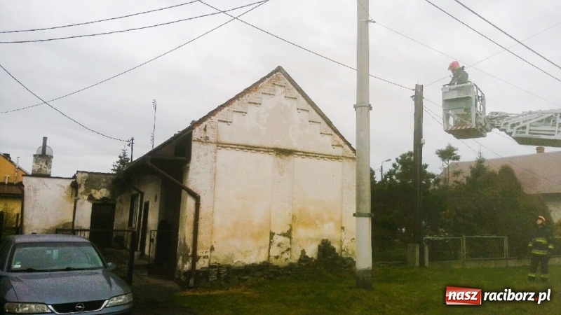 Zdjęcie w galerii na portalu naszraciborz.pl: Ewakuacja supermarketu, dachowanie i pożar świątecznych ozdób na Długiej  wiadomości z regionu