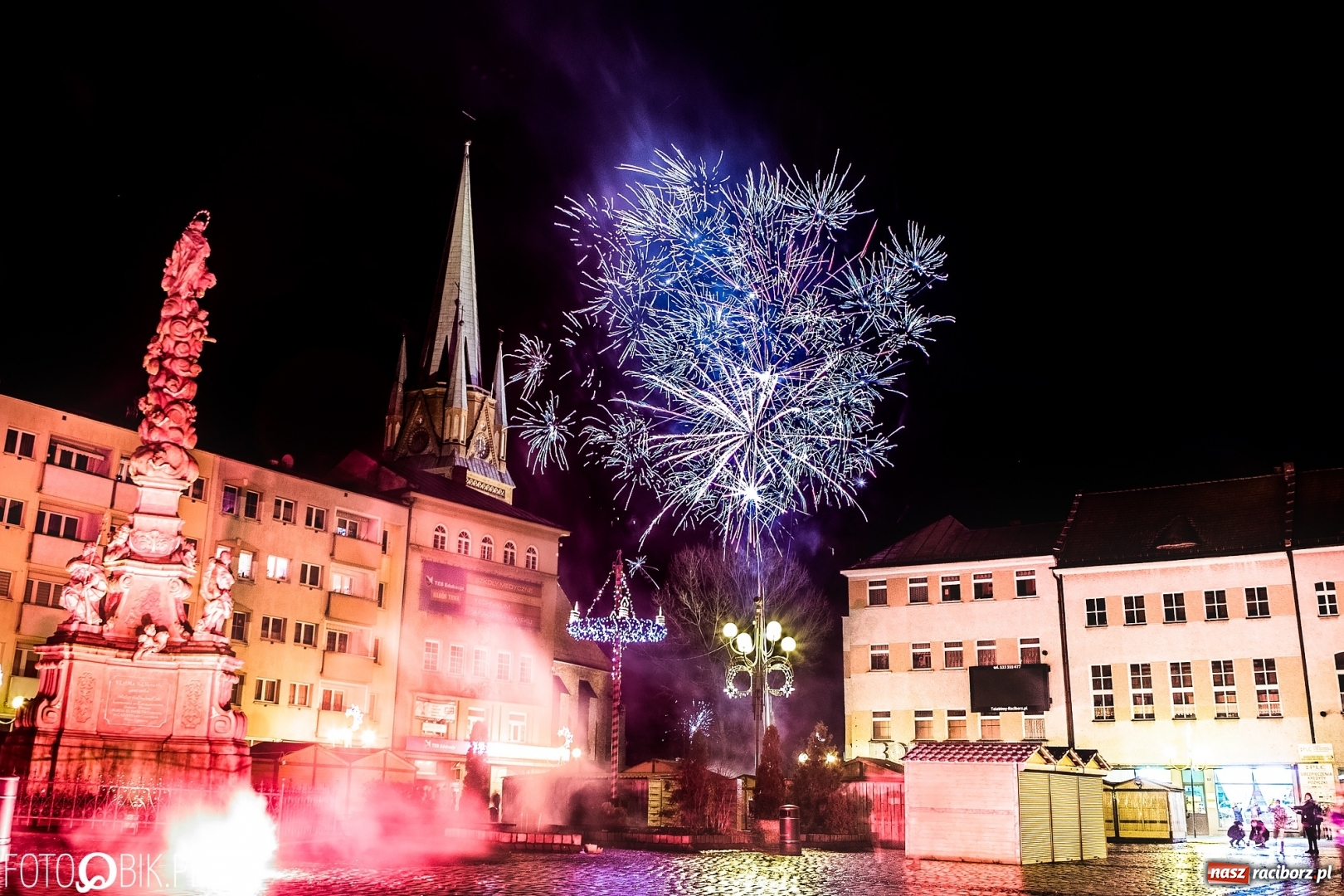 Zdjęcie w galerii na portalu naszraciborz.pl: Sylwestrowa kanonada w Raciborzu. Witamy 2018 rok. Niech się wszystkim darzy wiadomości z regionu