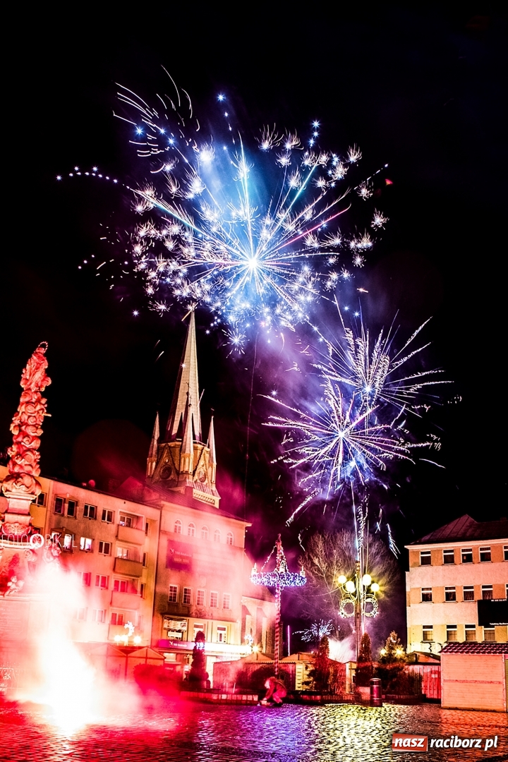 Zdjęcie w galerii na portalu naszraciborz.pl: Sylwestrowa kanonada w Raciborzu. Witamy 2018 rok. Niech się wszystkim darzy wiadomości z regionu