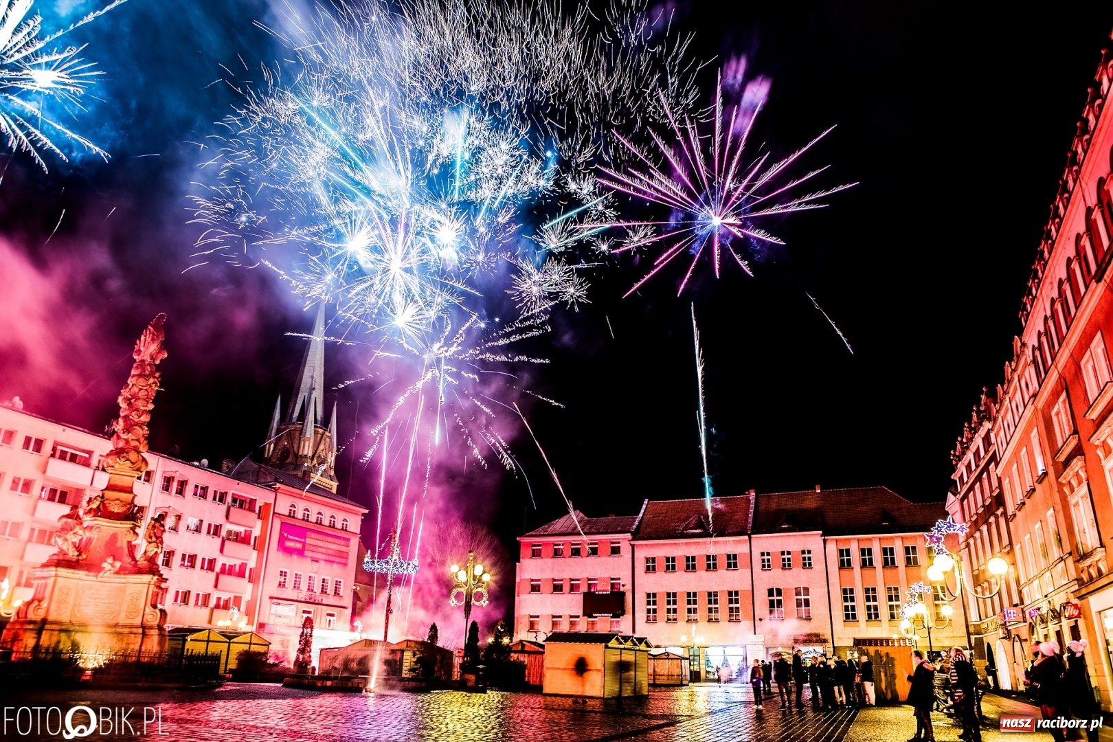 Zdjęcie w galerii na portalu naszraciborz.pl: Sylwestrowa kanonada w Raciborzu. Witamy 2018 rok. Niech się wszystkim darzy wiadomości z regionu