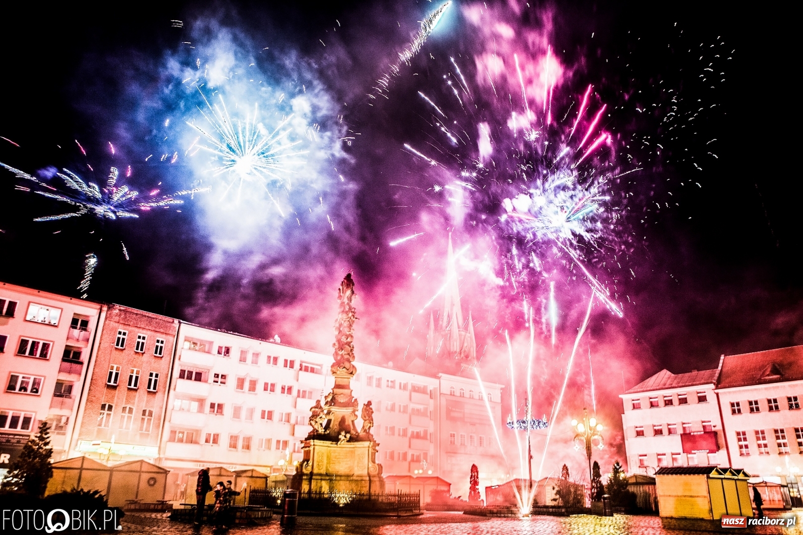 Zdjęcie w galerii na portalu naszraciborz.pl: Sylwestrowa kanonada w Raciborzu. Witamy 2018 rok. Niech się wszystkim darzy wiadomości z regionu