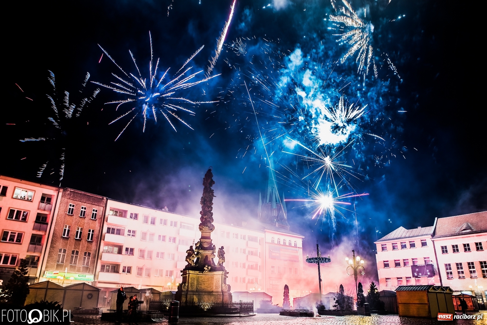 Zdjęcie w galerii na portalu naszraciborz.pl: Sylwestrowa kanonada w Raciborzu. Witamy 2018 rok. Niech się wszystkim darzy wiadomości z regionu