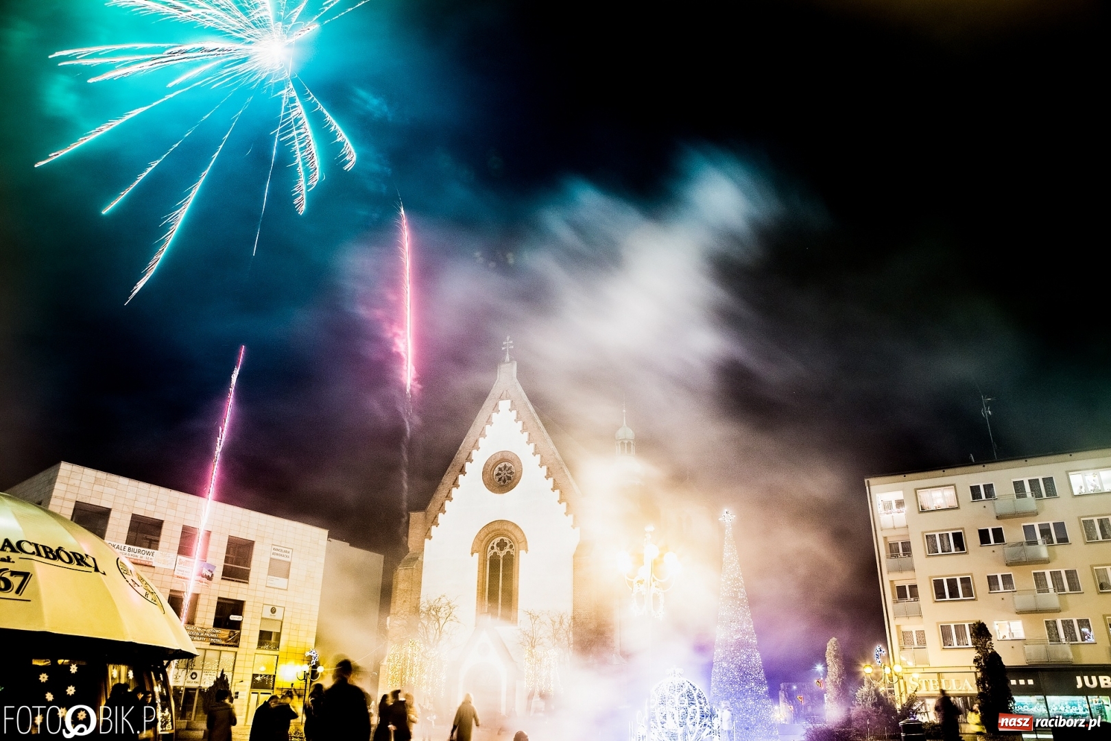 Zdjęcie w galerii na portalu naszraciborz.pl: Sylwestrowa kanonada w Raciborzu. Witamy 2018 rok. Niech się wszystkim darzy wiadomości z regionu