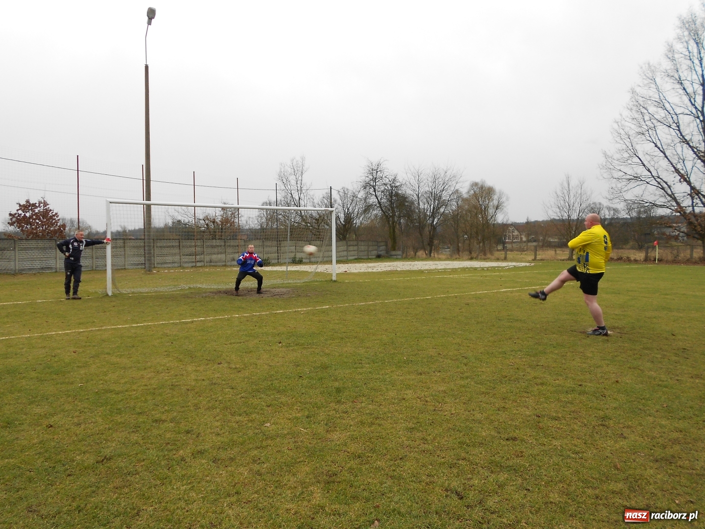 Zdjęcie w galerii na portalu naszraciborz.pl: Nowy Rok w Rudzie Kozielskiej na sportowo wiadomości z regionu