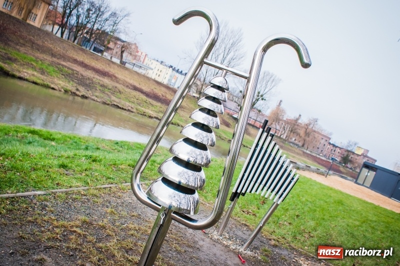 Zdjęcie w galerii na portalu naszraciborz.pl: Grające bulwary nad Odrą. Nowe atrakcje w parku Zamkowym  wiadomości z regionu