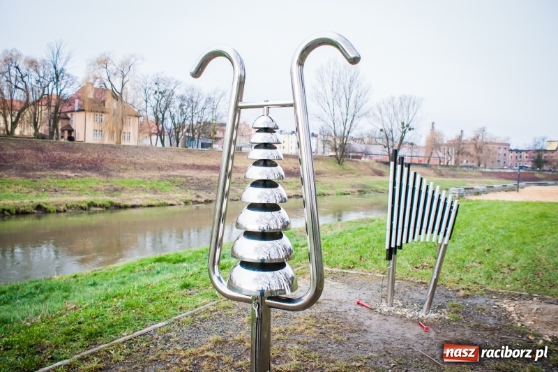 Zdjęcie w galerii na portalu naszraciborz.pl: Grające bulwary nad Odrą. Nowe atrakcje w parku Zamkowym  wiadomości z regionu