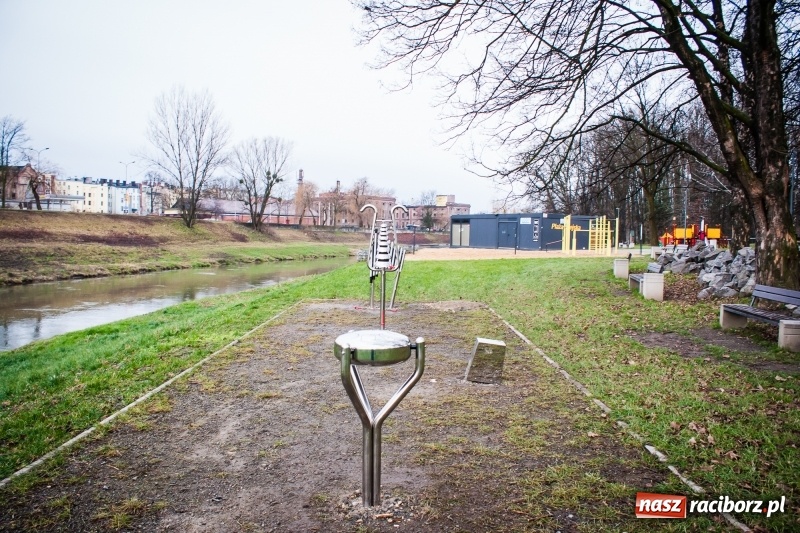 Zdjęcie w galerii na portalu naszraciborz.pl: Grające bulwary nad Odrą. Nowe atrakcje w parku Zamkowym  wiadomości z regionu