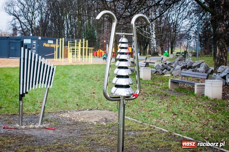 Zdjęcie w galerii na portalu naszraciborz.pl: Grające bulwary nad Odrą. Nowe atrakcje w parku Zamkowym  wiadomości z regionu